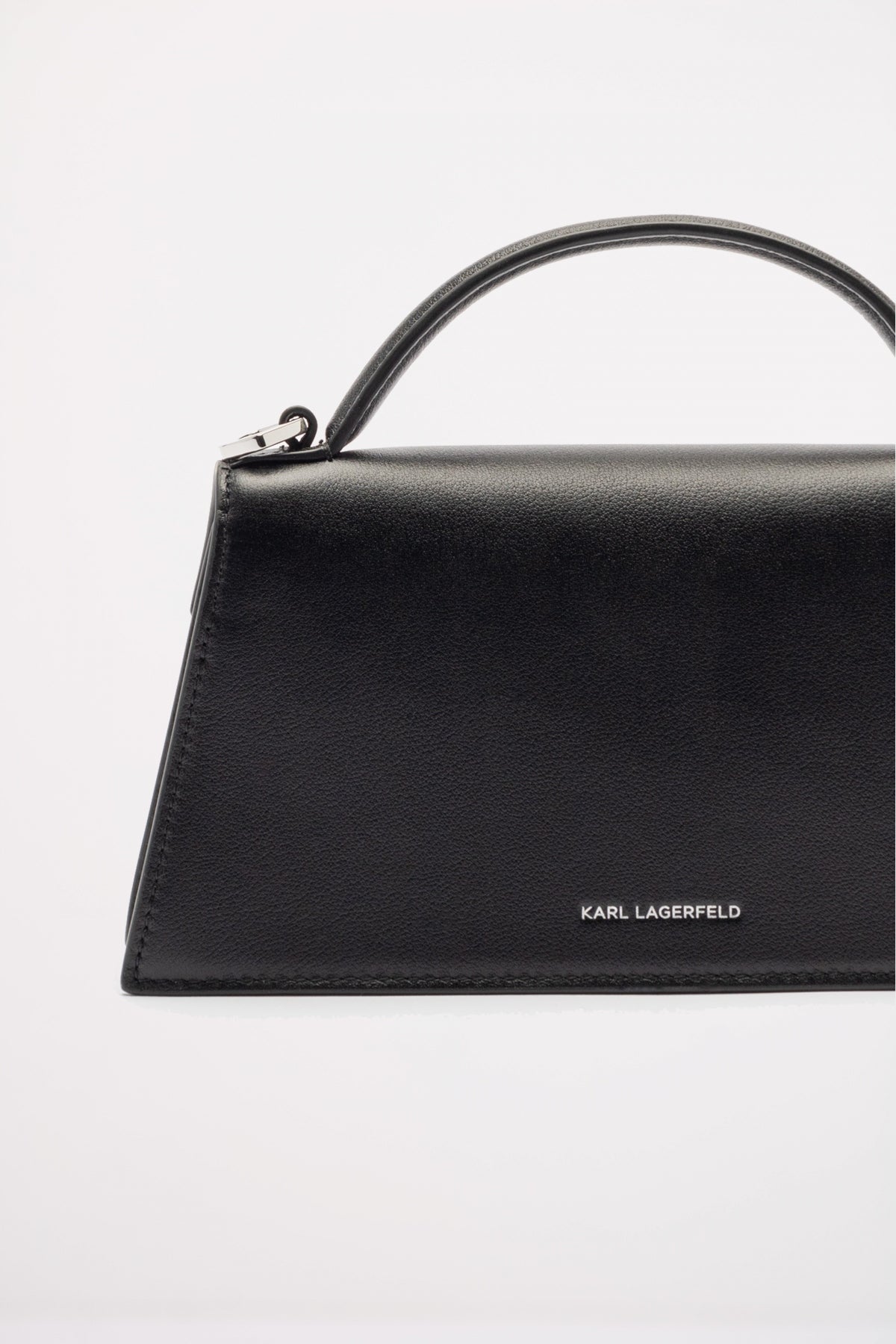 KARL LAGERFELD SIGNATURE SLIM CROSSBODY en color NEGRO  (4)