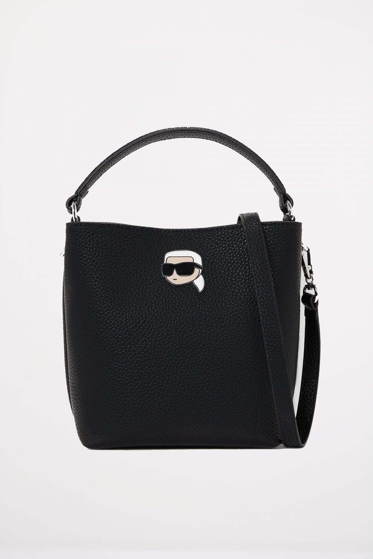 KARL LAGERFELD IKON PEBBLE BUKET BAG en color NEGRO  (1)