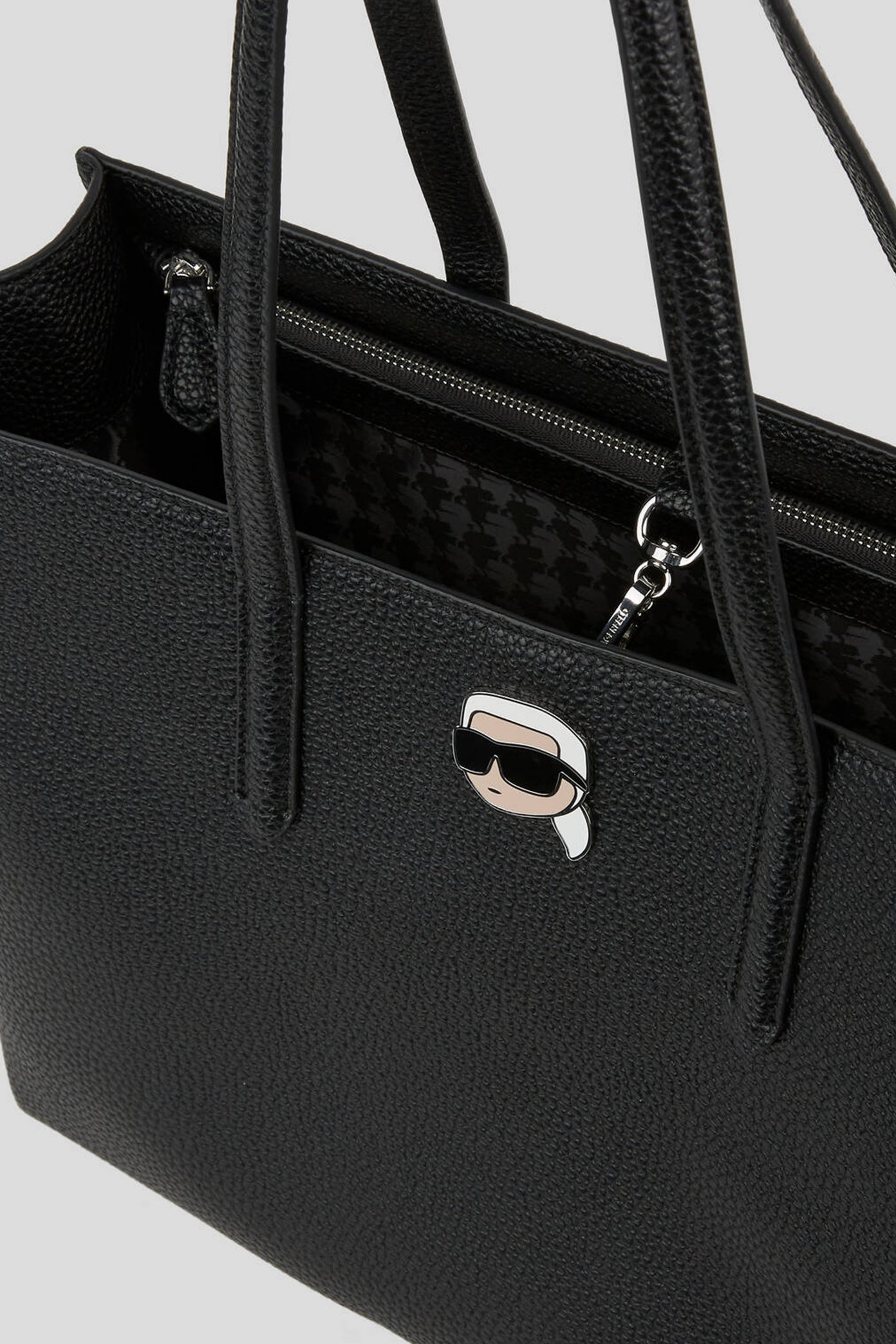 KARL LAGERFELD  IKON PEBBLE LG TOTE en color NEGRO  (3)