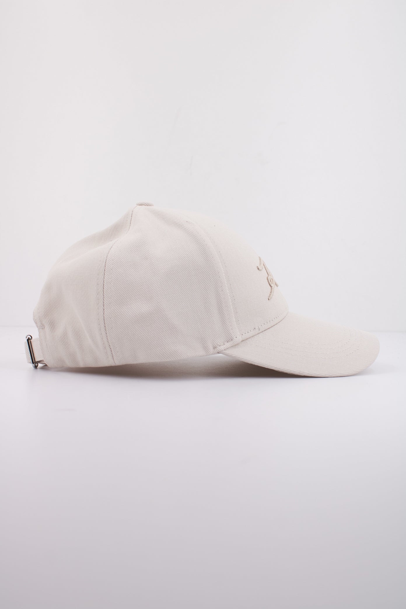 KARL LAGERFELD SIGNATURE CAP en color BEIS  (2)