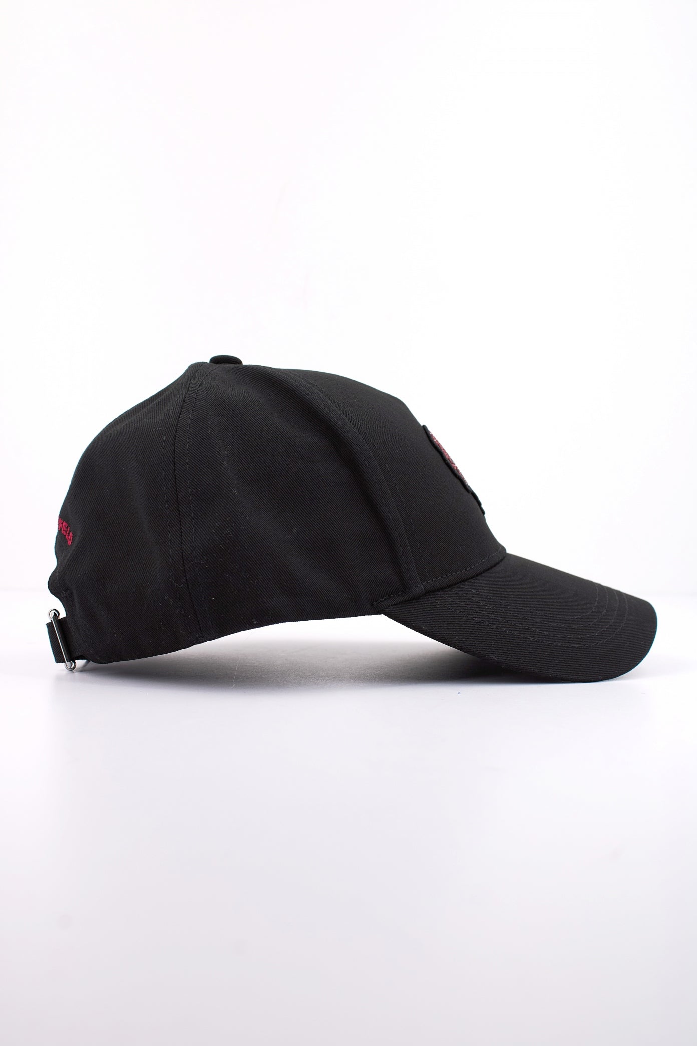 KARL LAGERFELD HEARTS CAP en color NEGRO  (2)