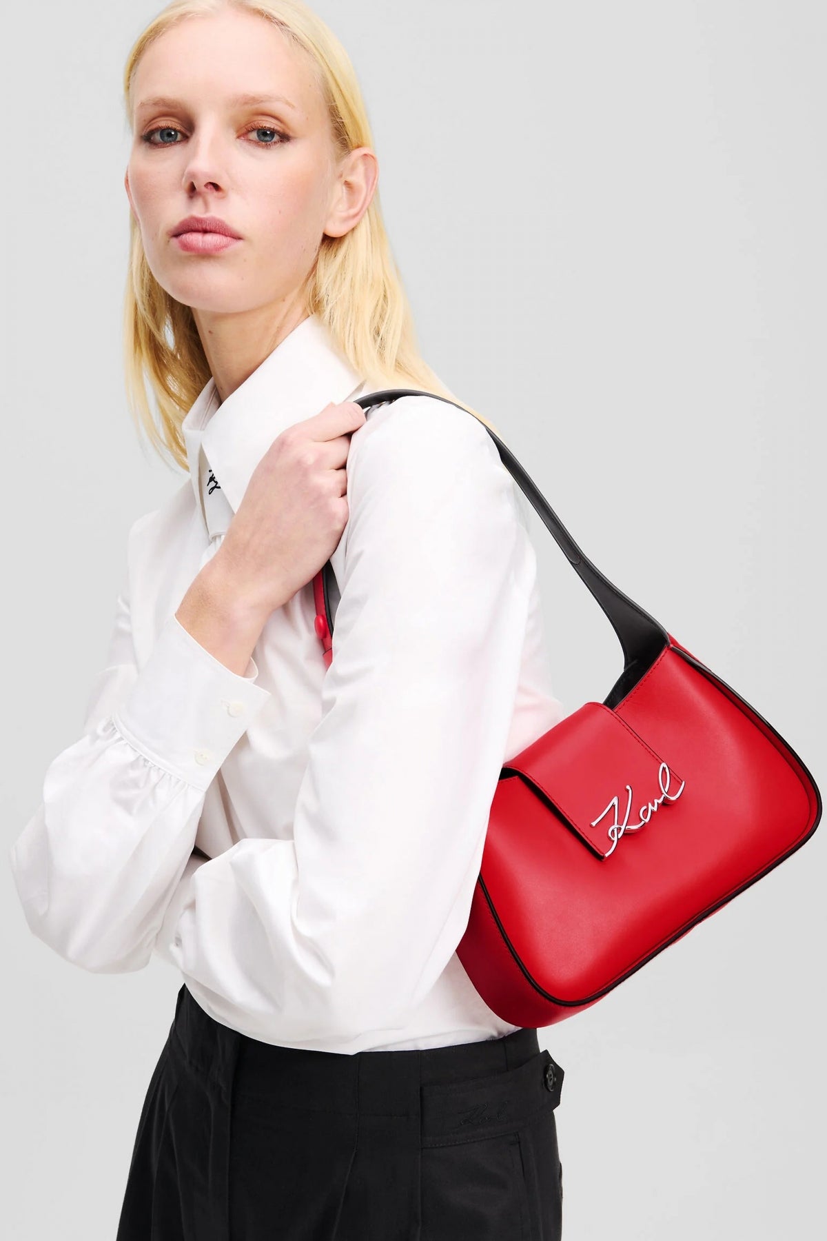 KARL LAGERFELD SIGNATURE SM SHOULDER BAG en color ROJO  (4)