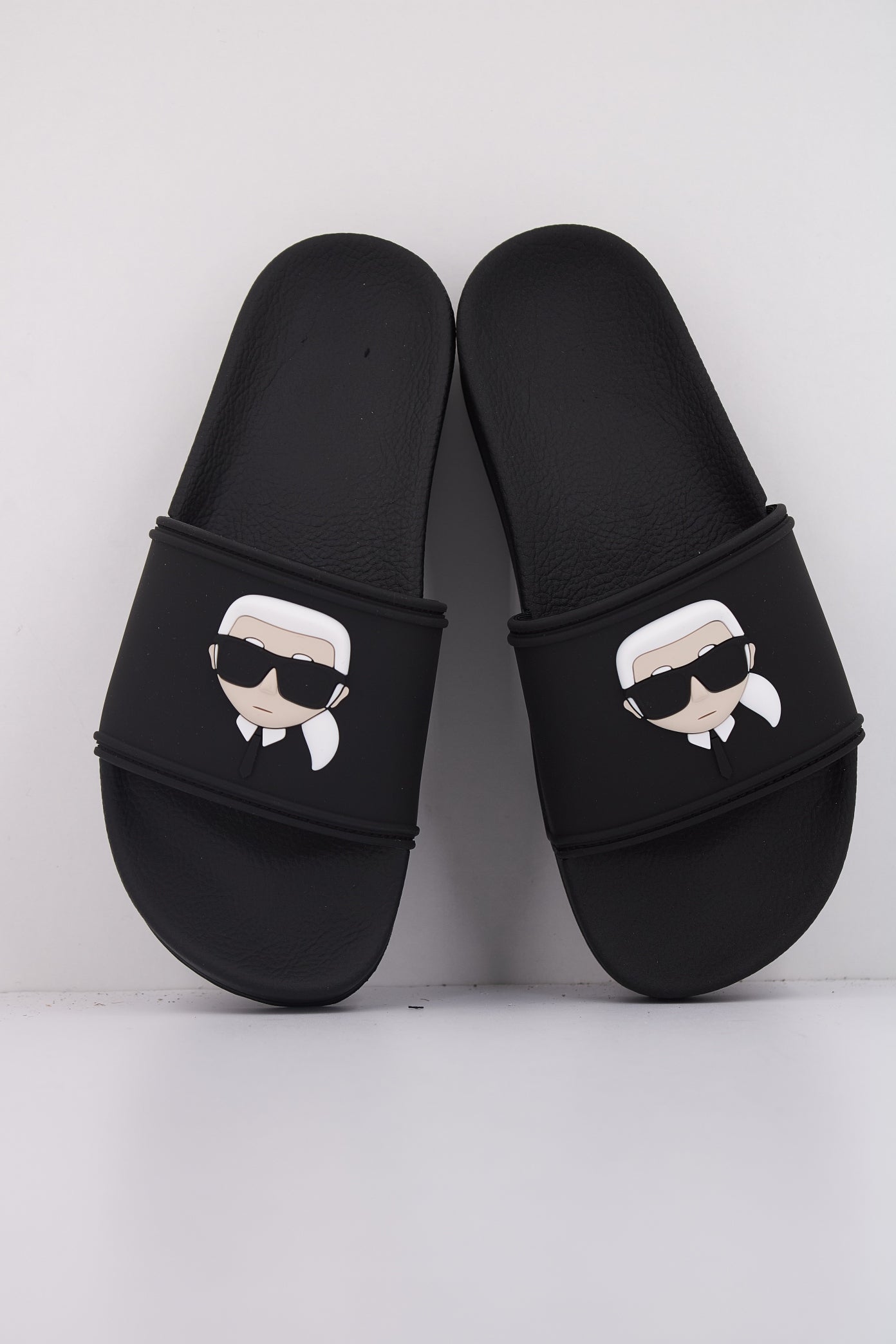 KARL LAGERFELD KONDO MAXI KARL NFT SLIDE en color NEGRO  (3)