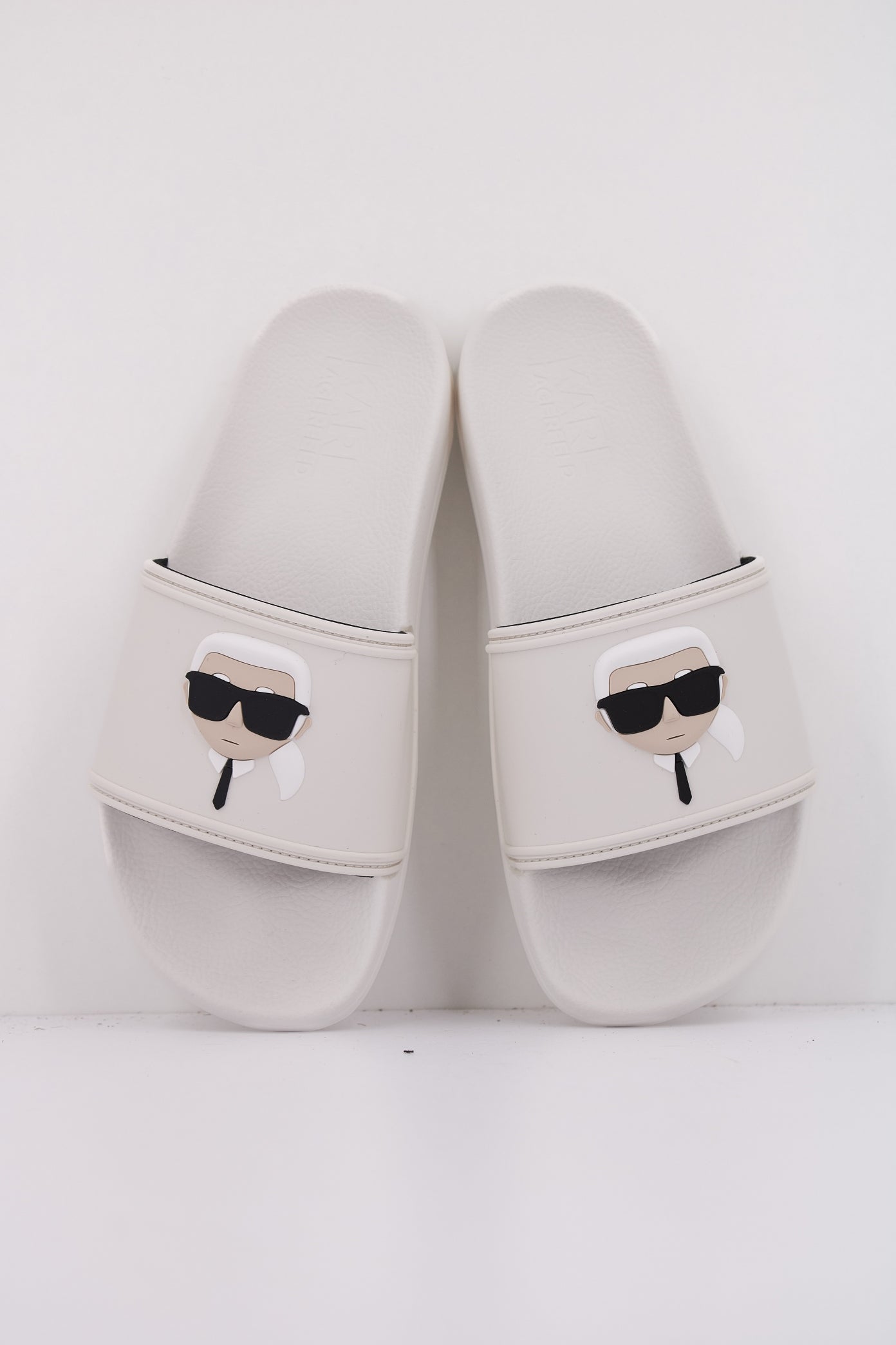 KARL LAGERFELD  KONDO . KARL NFT SLIDE en color BLANCO  (3)