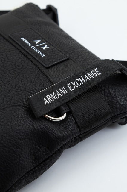 ARMANI EXCHANGE FLAT CROSSBODY en color NEGRO  (4)