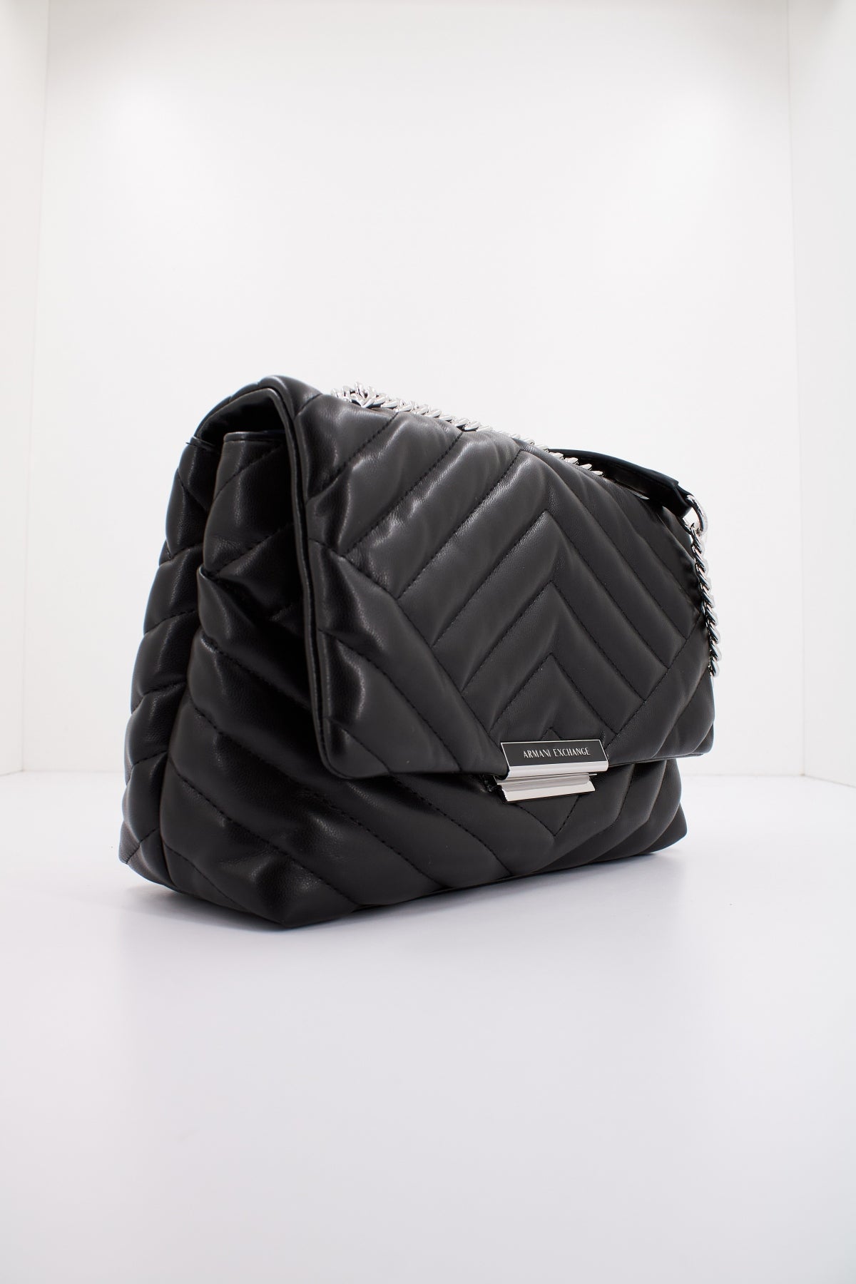 ARMANI EXCHANGE VICTORIA CROSSBODY en color NEGRO  (2)