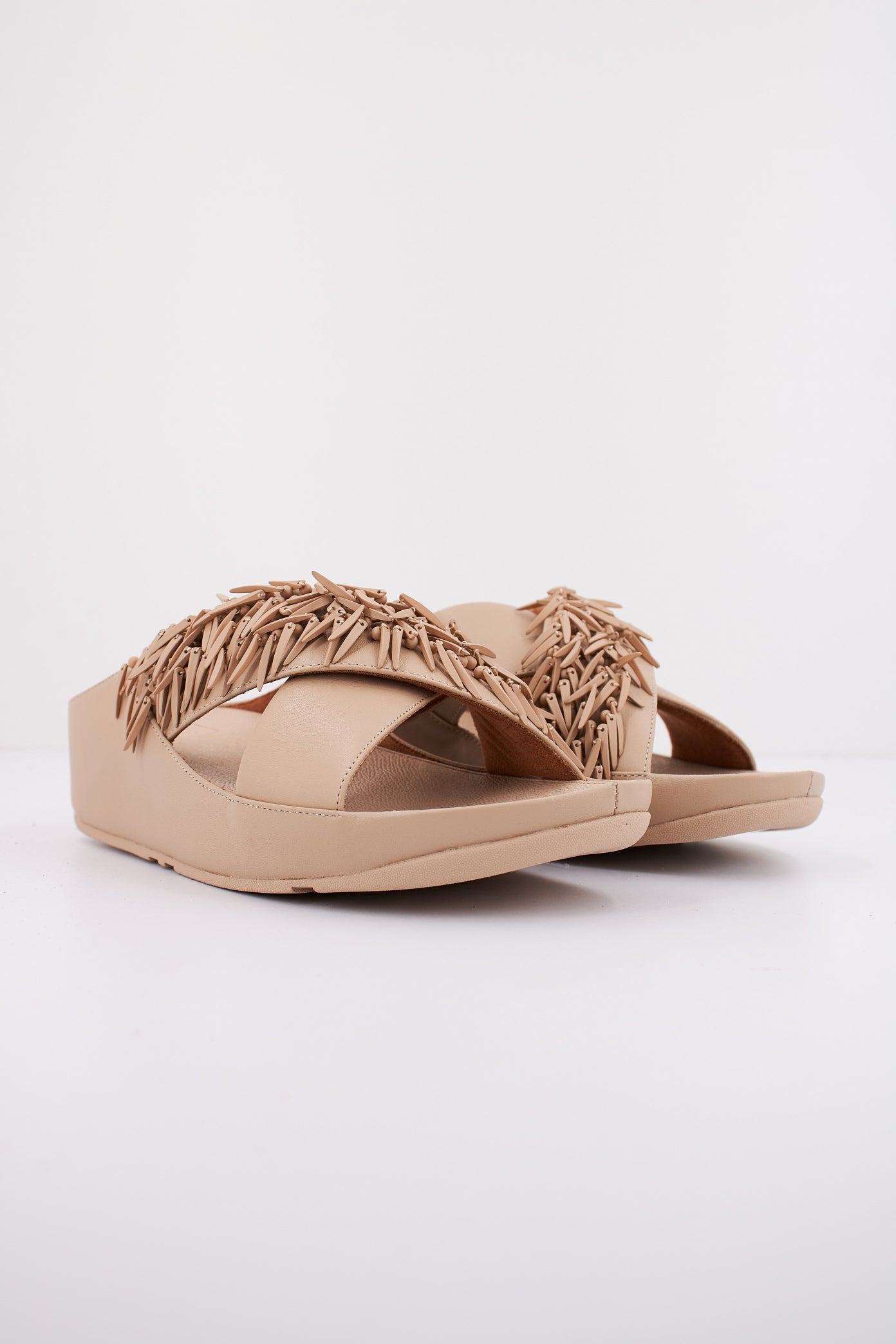 FITFLOP RUMBA BEADED LEATHER  en color BEIS  (2)
