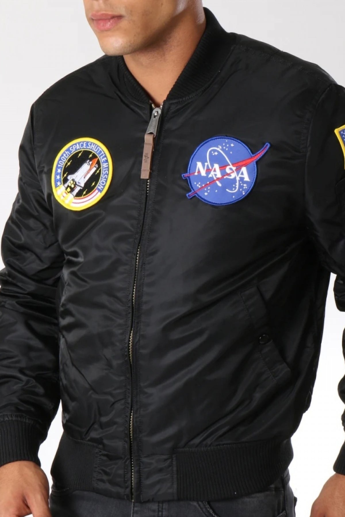 ALPHA INDUSTRIES  MA VF NASA  en color NEGRO  (3)