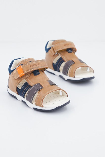 GEOX B SANDAL TAPUZ BOY A en color MARRON  (2)