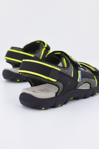 GEOX JR SANDAL STRADA A en color NEGRO  (3)