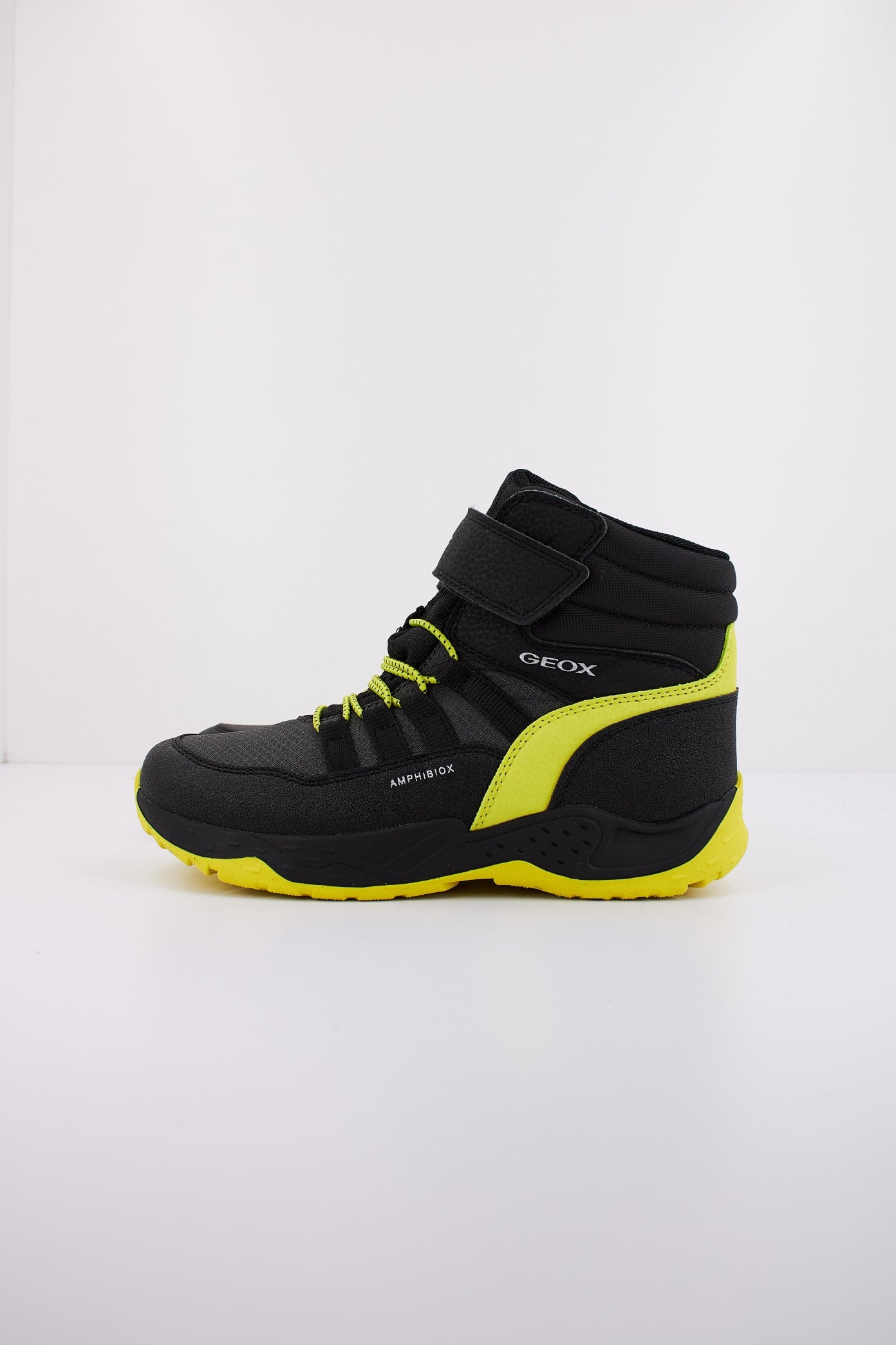 GEOX J SENTIERO BOY B ABX en color NEGRO  (1)