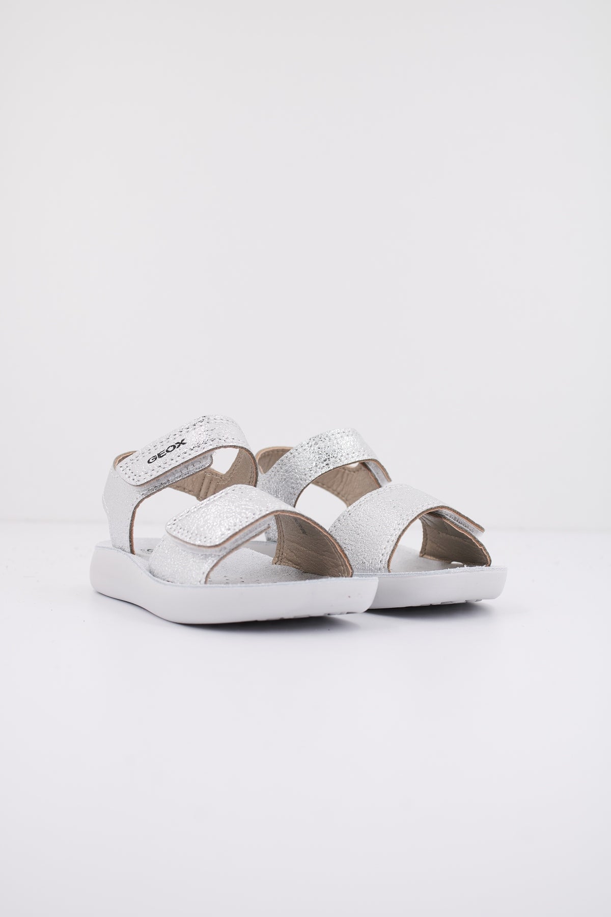 GEOX B SANDAL LIGHTFLOPPY en color PLATA  (2)