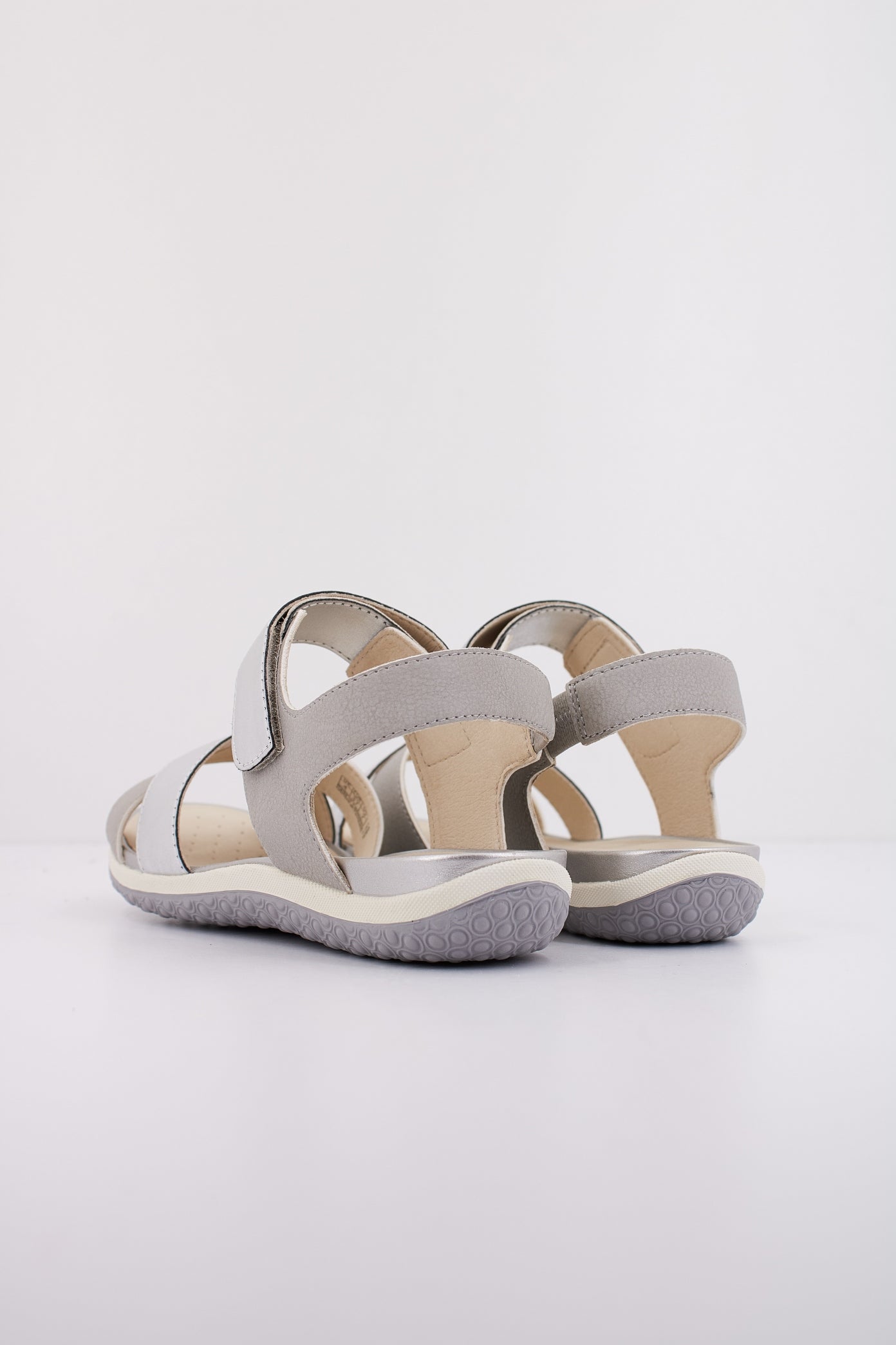 GEOX D SANDAL VEGA en color PLATA  (4)