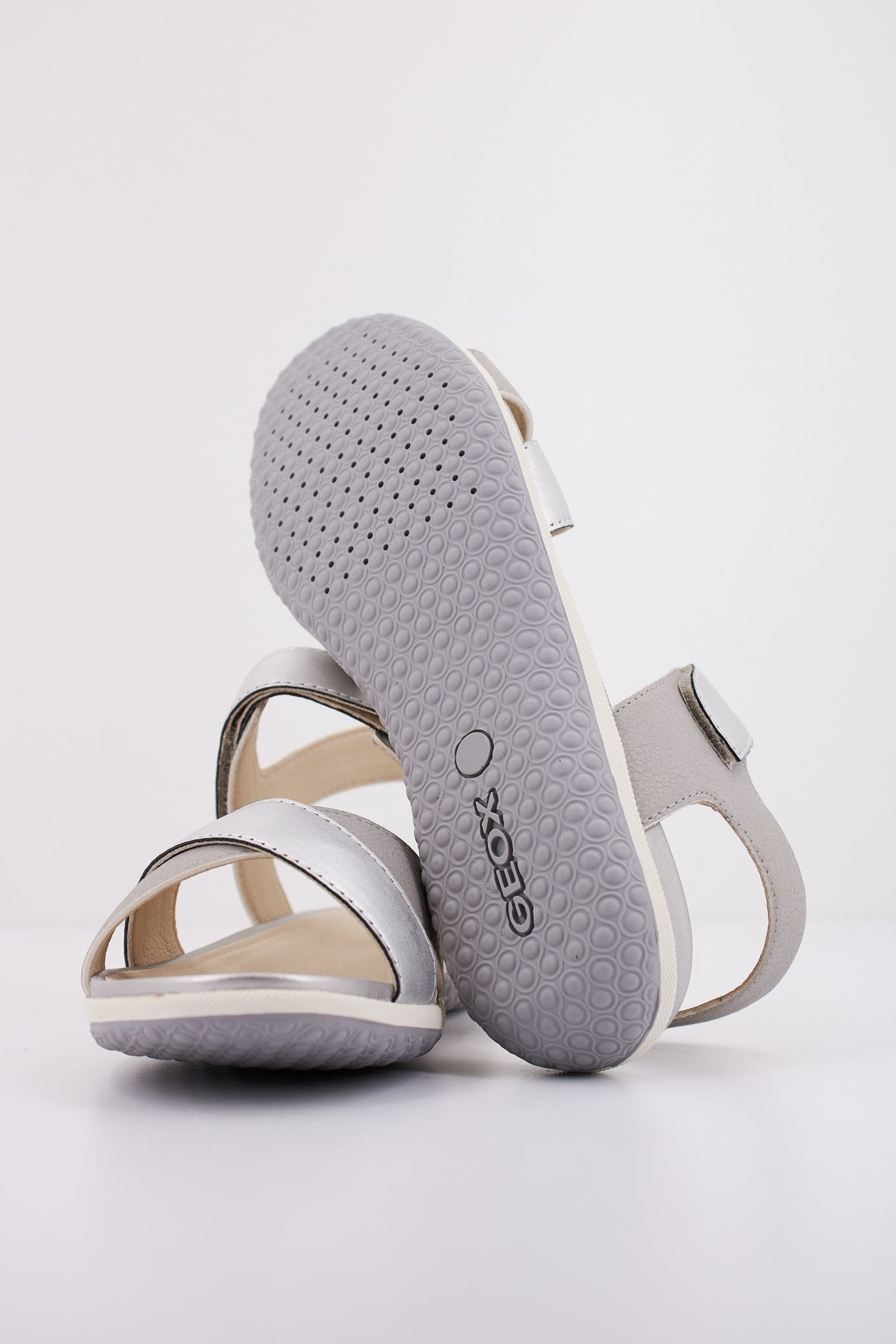 GEOX D SANDAL VEGA en color PLATA  (5)