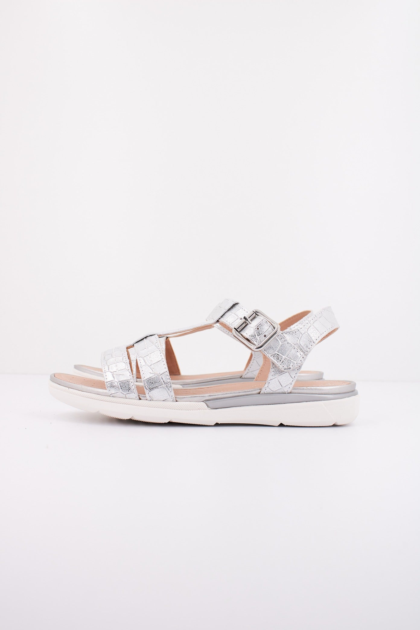 GEOX D SANDAL HIVER en color PLATA  (1)