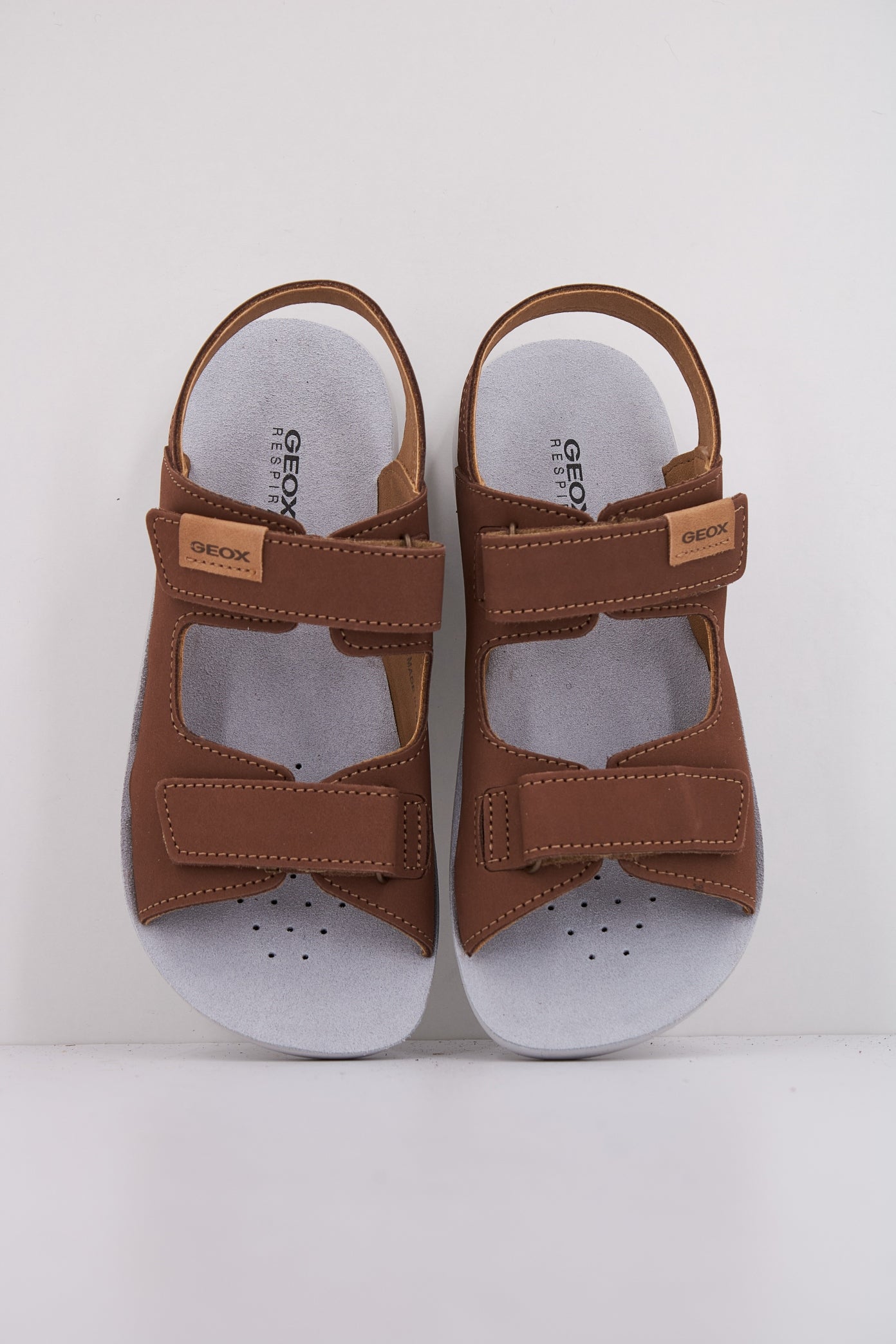 GEOX J SANDAL LIGHTFLOPPY en color MARRON  (3)