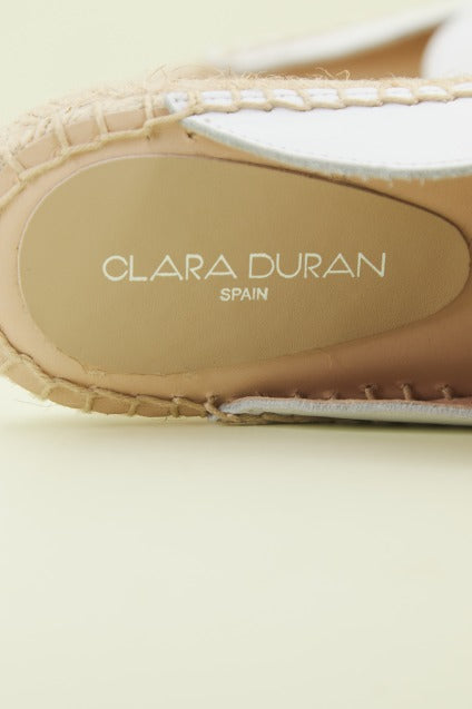 CLARA DURAN ZUECOCD  en color BLANCO  (4)