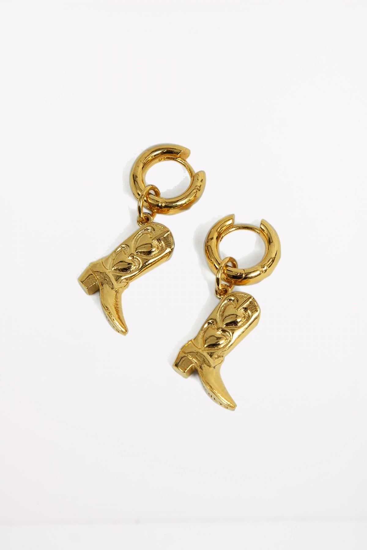 TWOJEYS  BOOTS EARRINGS en color ORO  (1)