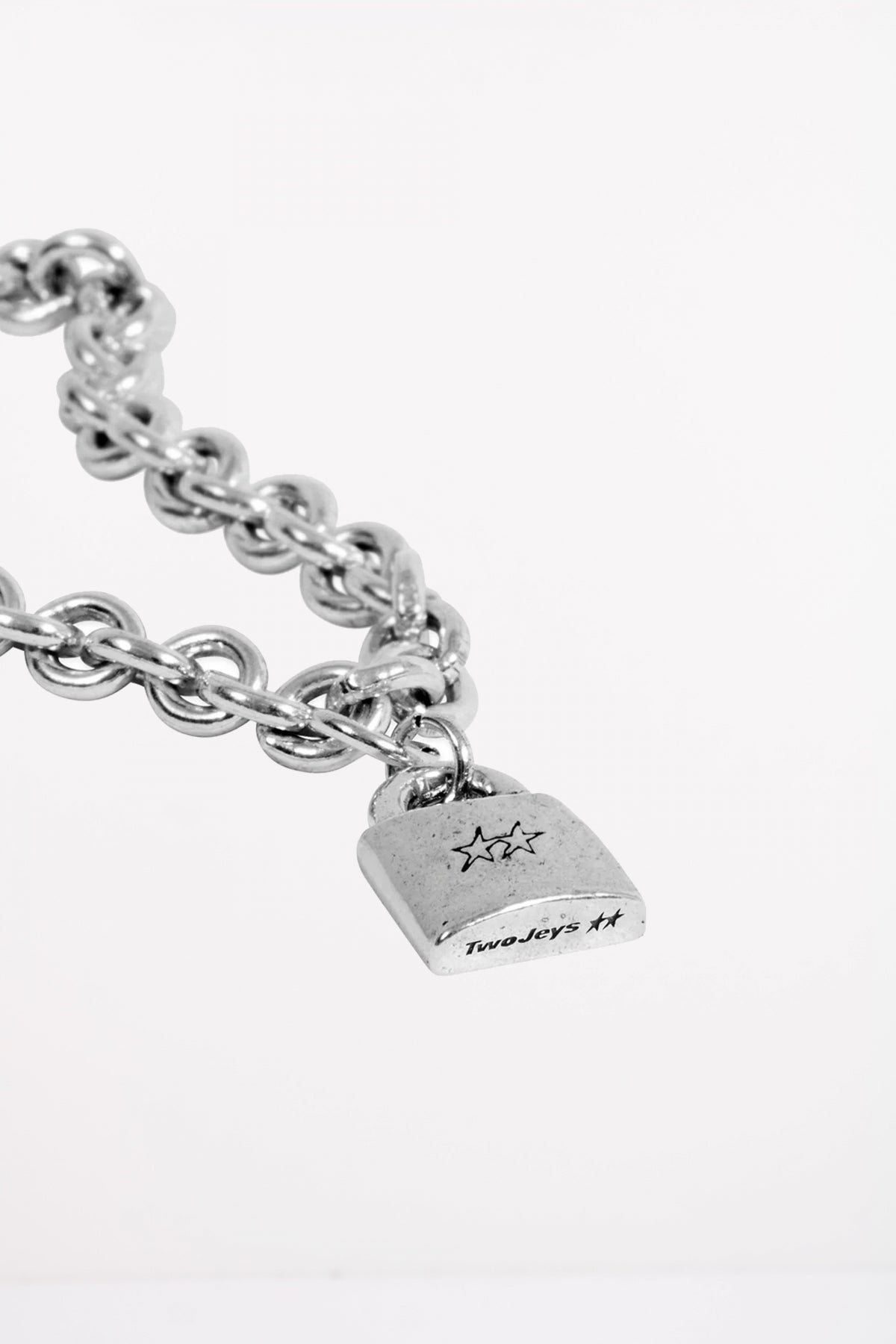 TWOJEYS CLOSED BRACELET en color PLATA  (2)