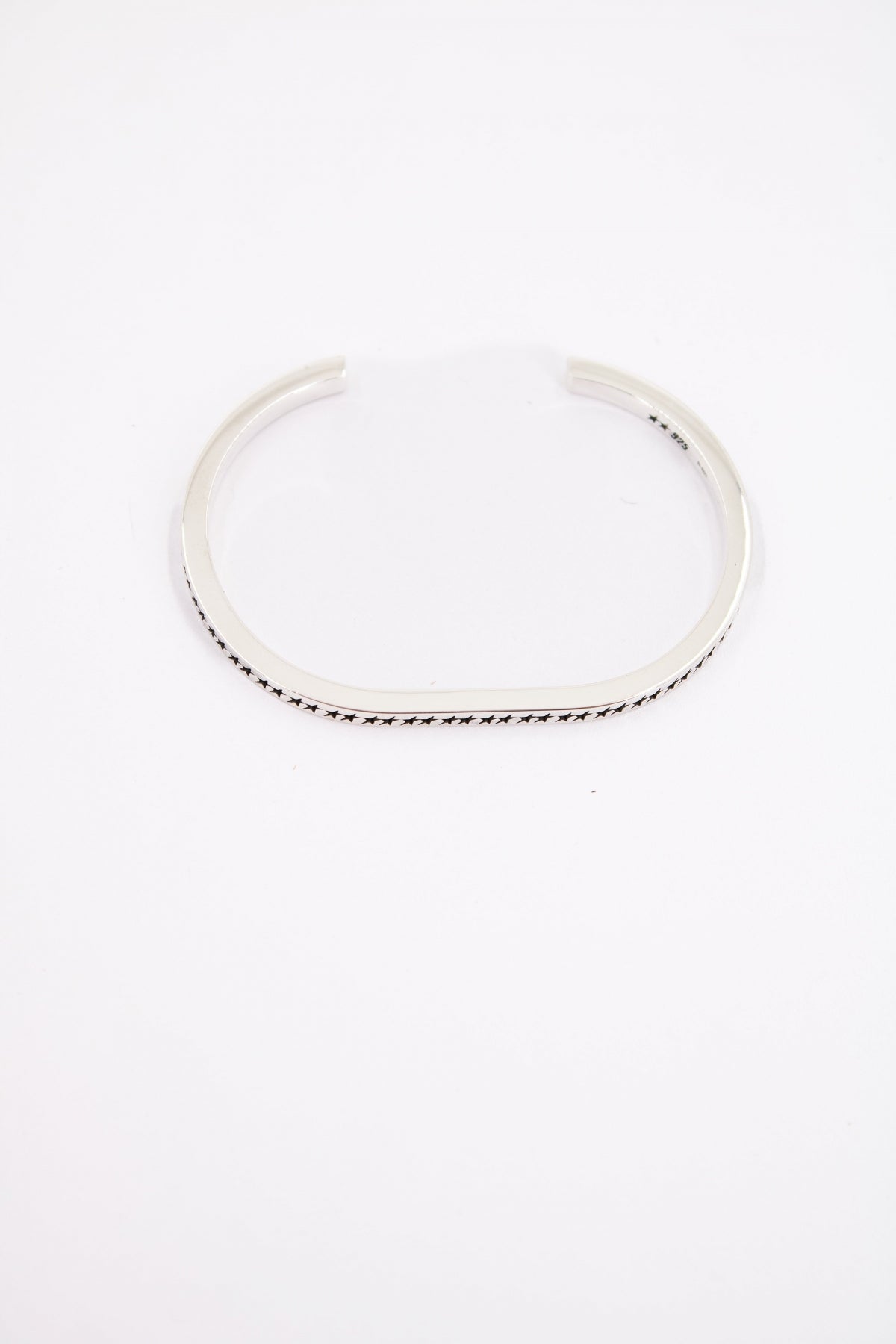 TWOJEYS  ICON MONOGRAM BANGLE S en color PLATA  (2)