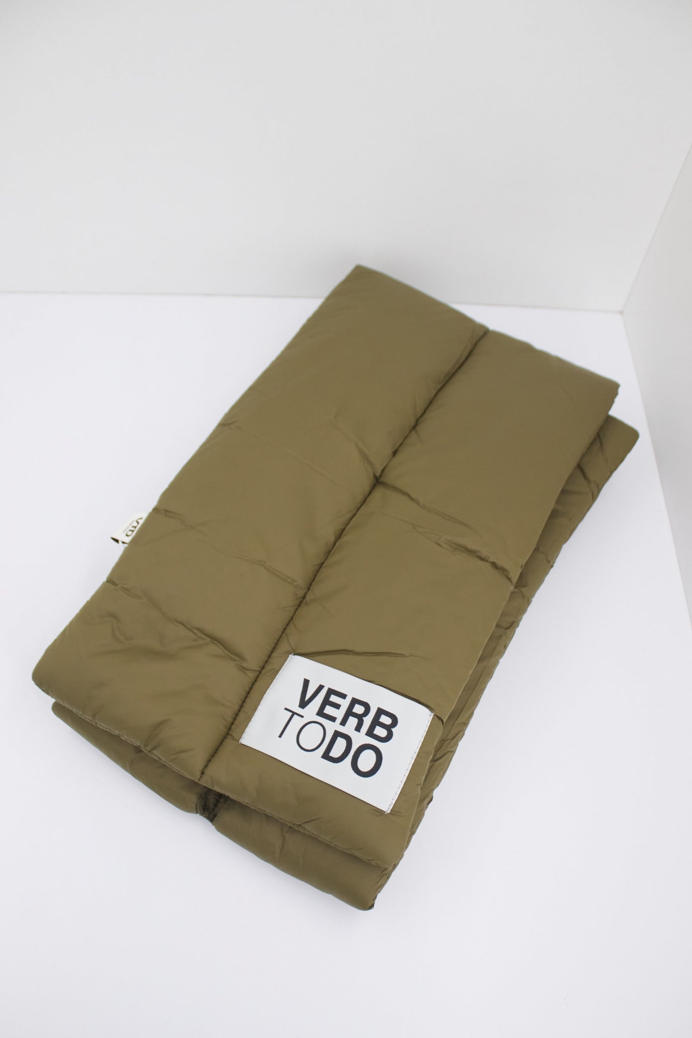 VERB TO DO PUFFER SCARF en color VERDE  (2)