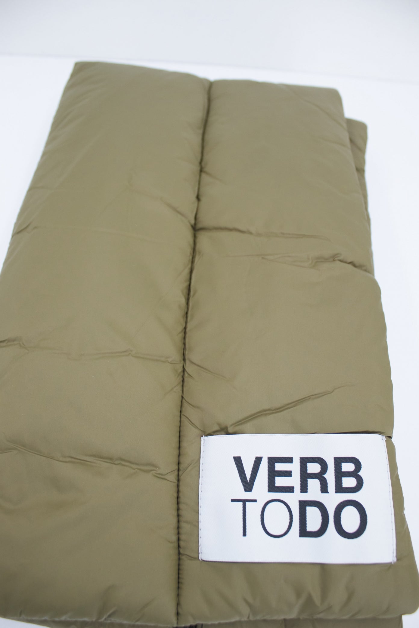 VERB TO DO PUFFER SCARF en color VERDE  (3)