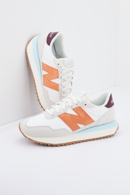 NEW BALANCE  en color NUDE  (1)