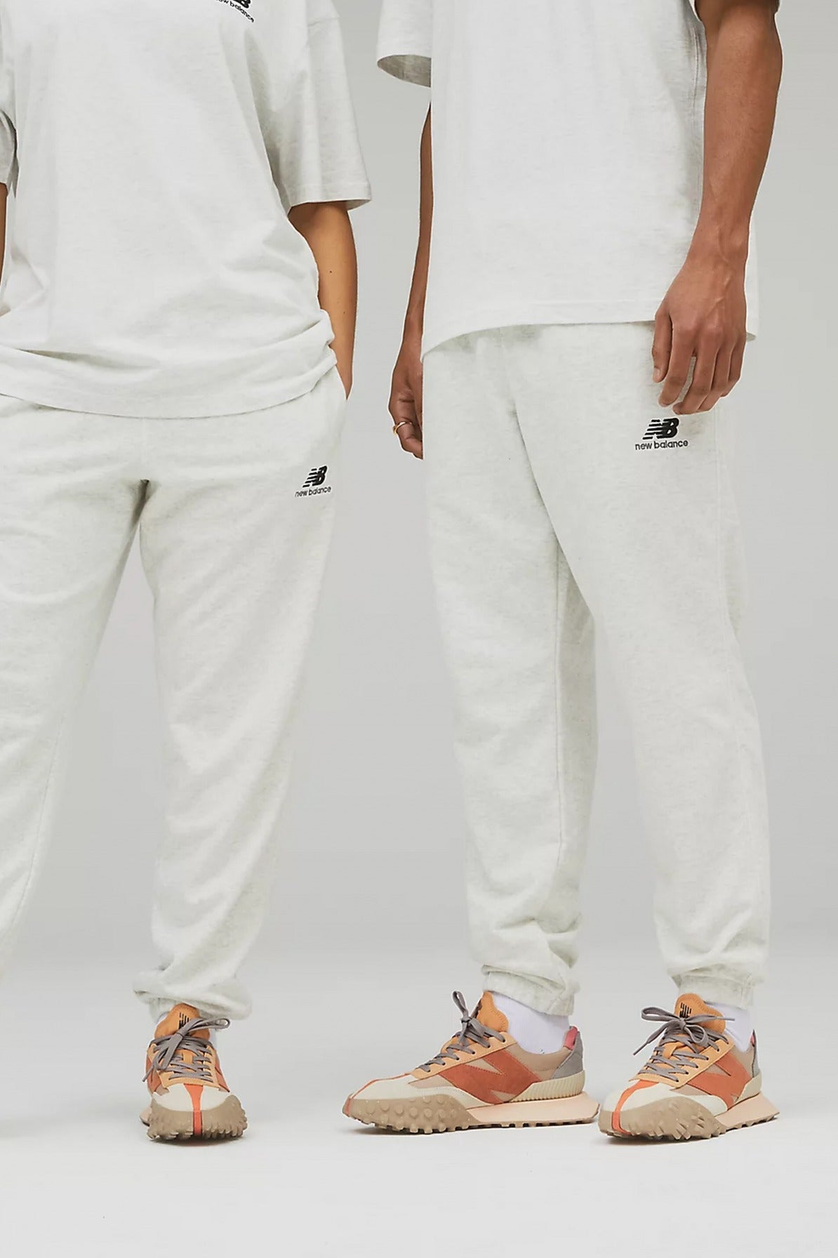 NEW BALANCE UNI-SSENTIALS FRENCH TERRY SWEATPANT en color BLANCO  (4)