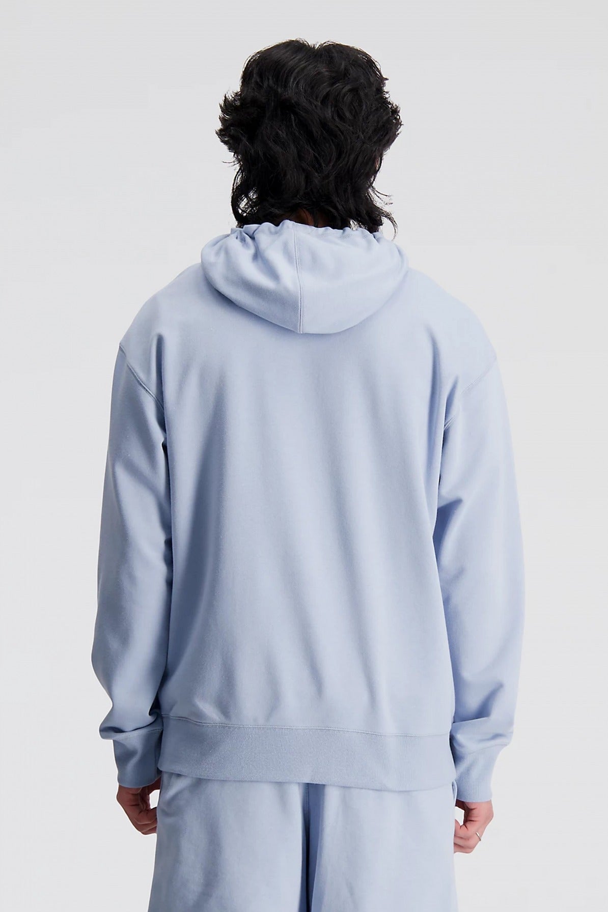 NEW BALANCE TERRY HOODIE en color AZUL  (3)