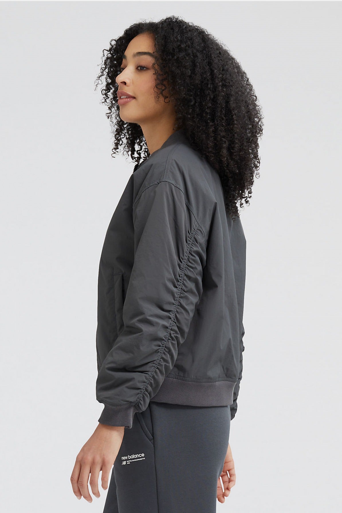 NEW BALANCE INSULATED JACKET en color GRIS  (1)