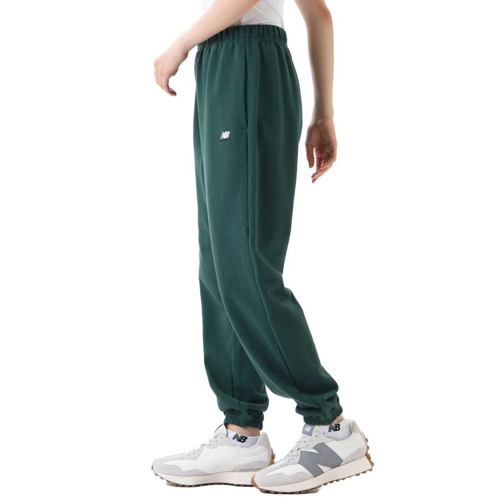 NEW BALANCE ATHLETICS REMASTERED FRENCH TERRY PANT en color VERDE  (7)