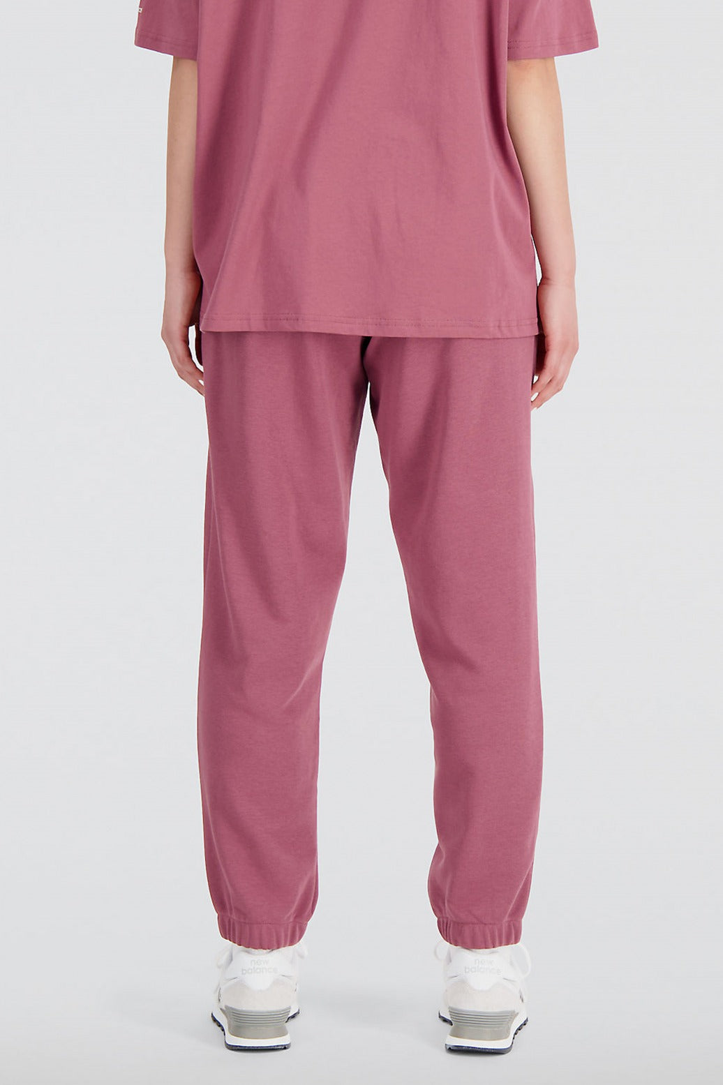 NEW BALANCE ESSENTIALS FLEECE PANT en color BURDEOS  (3)