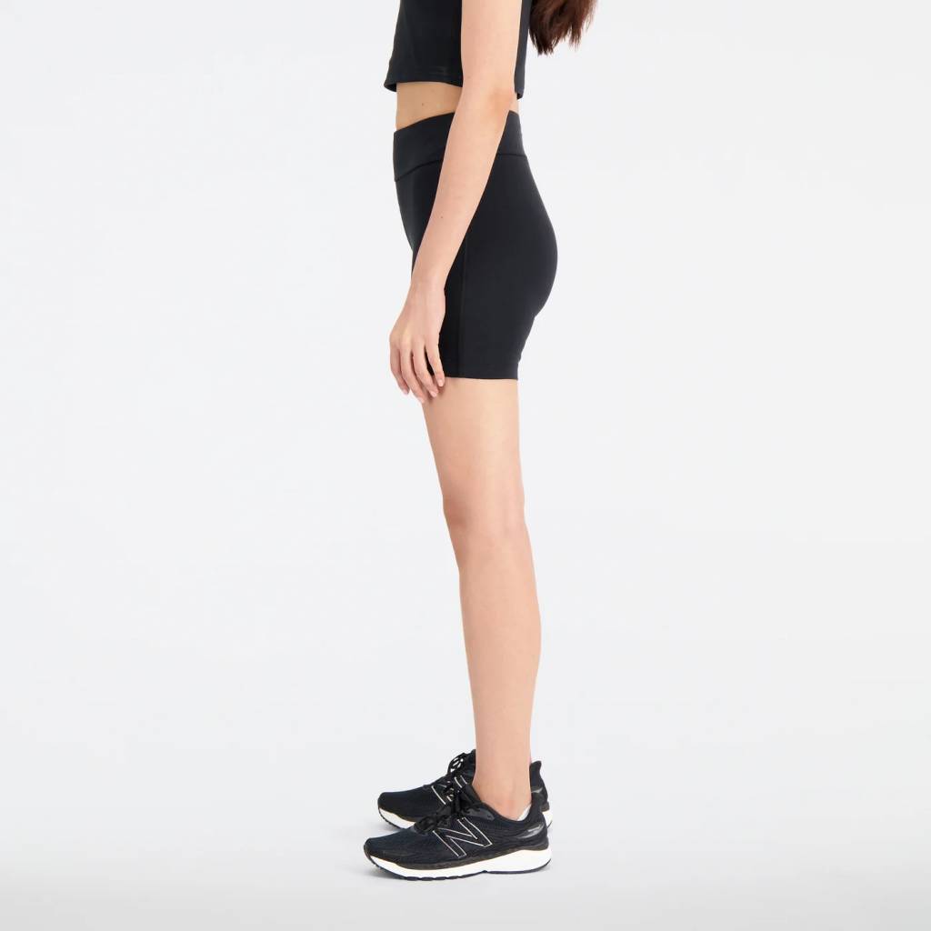 NEW BALANCE FITTED SHORT en color NEGRO  (6)