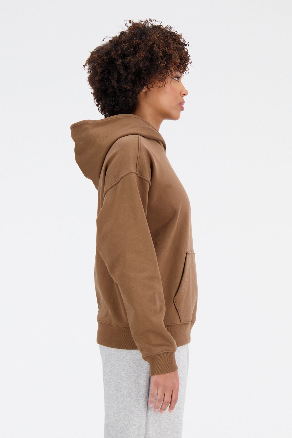 NEW BALANCE SPORT ESSENTIALS PREMIUM FLEECE HOODIE en color MARRON  (3)