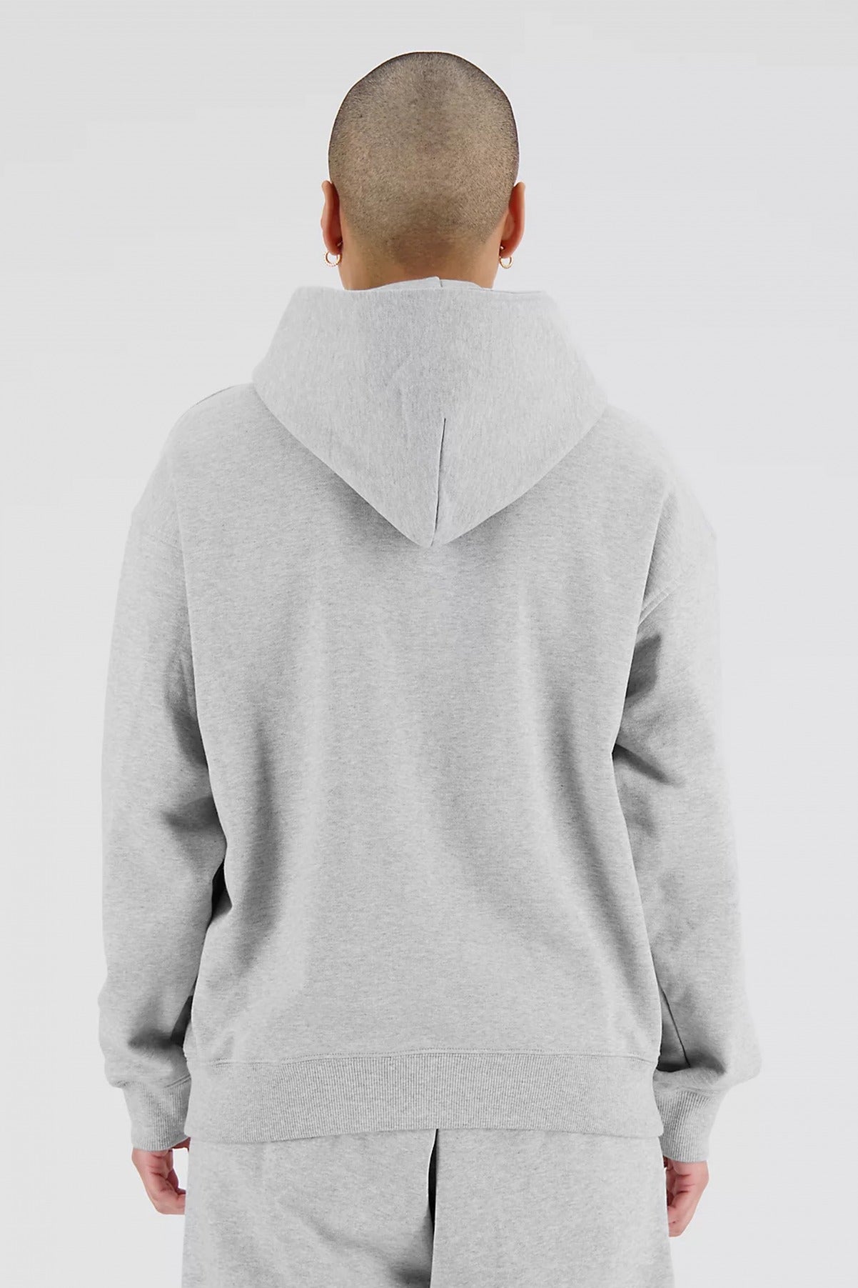 NEW BALANCE ATHLETICS VARSITY HOODIE en color GRIS  (3)