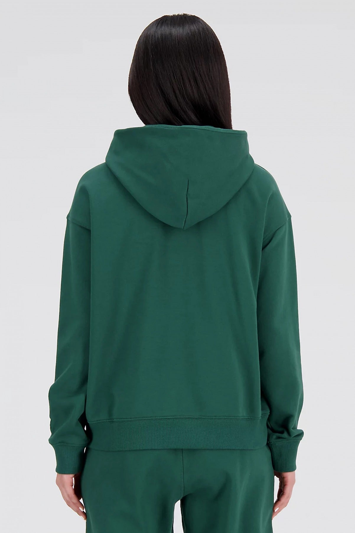 NEW BALANCE ATHLETICS VARSITY HOODIE en color VERDE  (3)