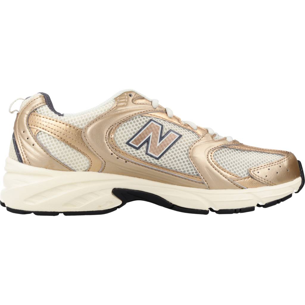 NEW BALANCE MR LA en color ORO  (6)