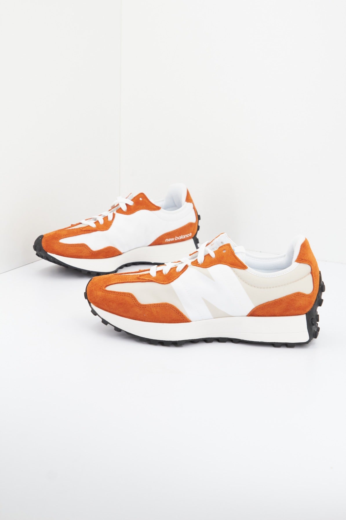 NEW BALANCE ULF en color NARANJA  (2)