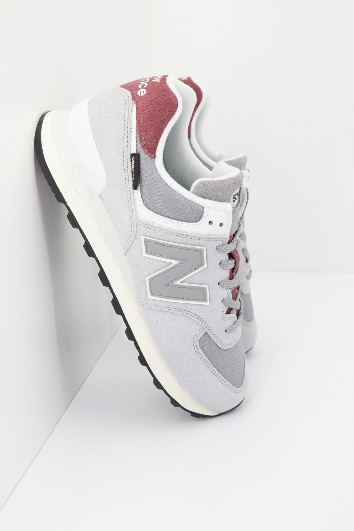 NEW BALANCE U KBR en color GRIS  (1)