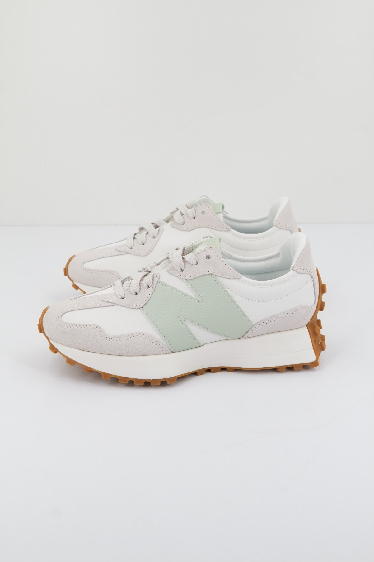 NEW BALANCE WSOU en color BLANCO  (1)