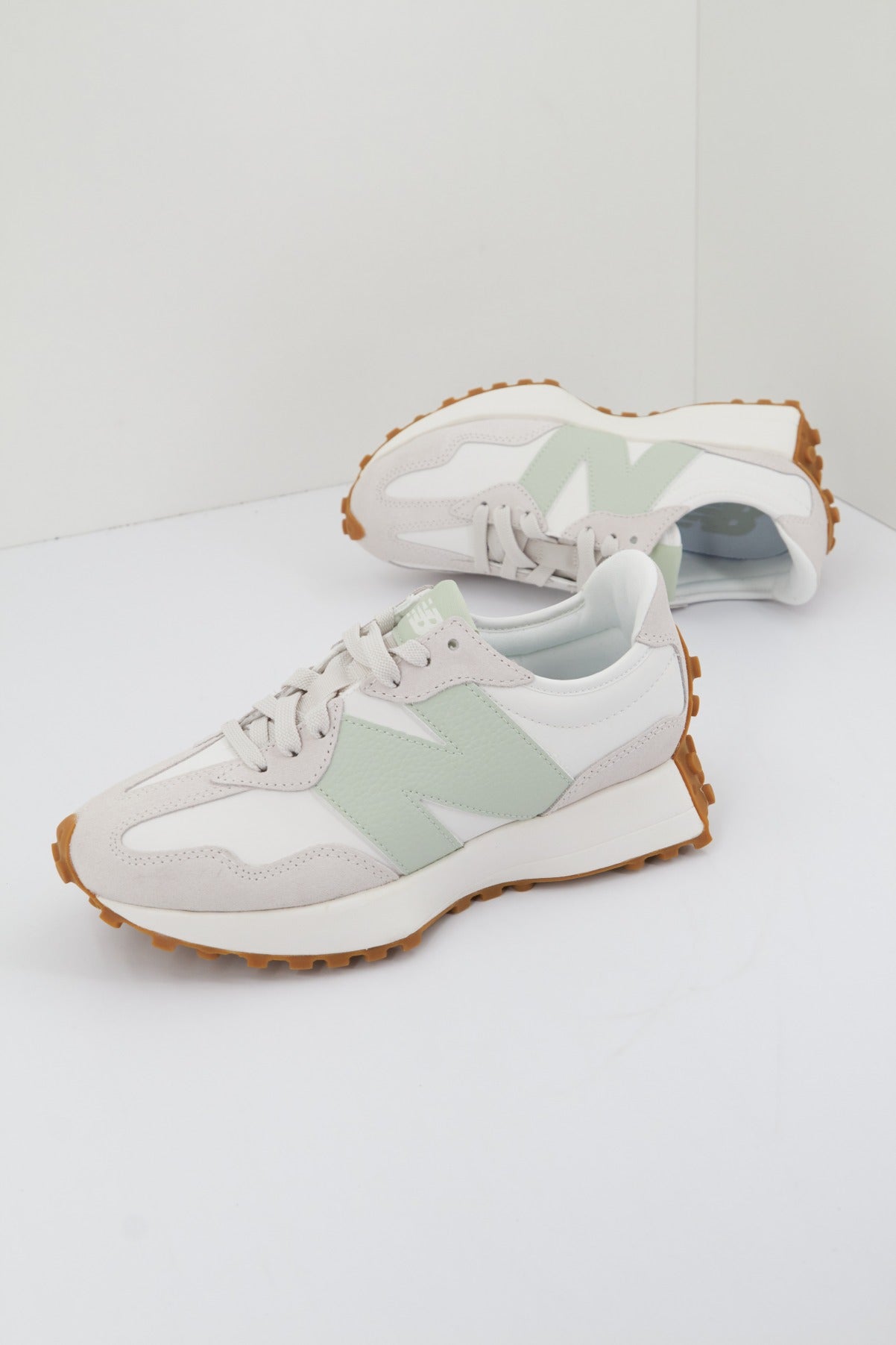 NEW BALANCE WSOU en color BLANCO  (2)