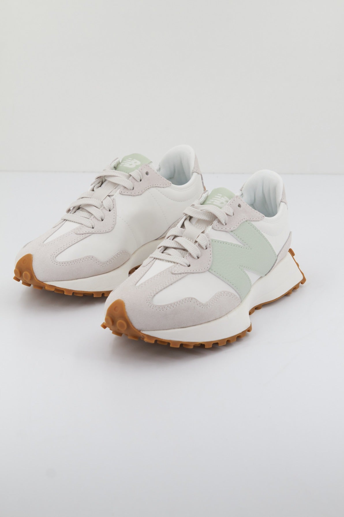 NEW BALANCE WSOU en color BLANCO  (3)