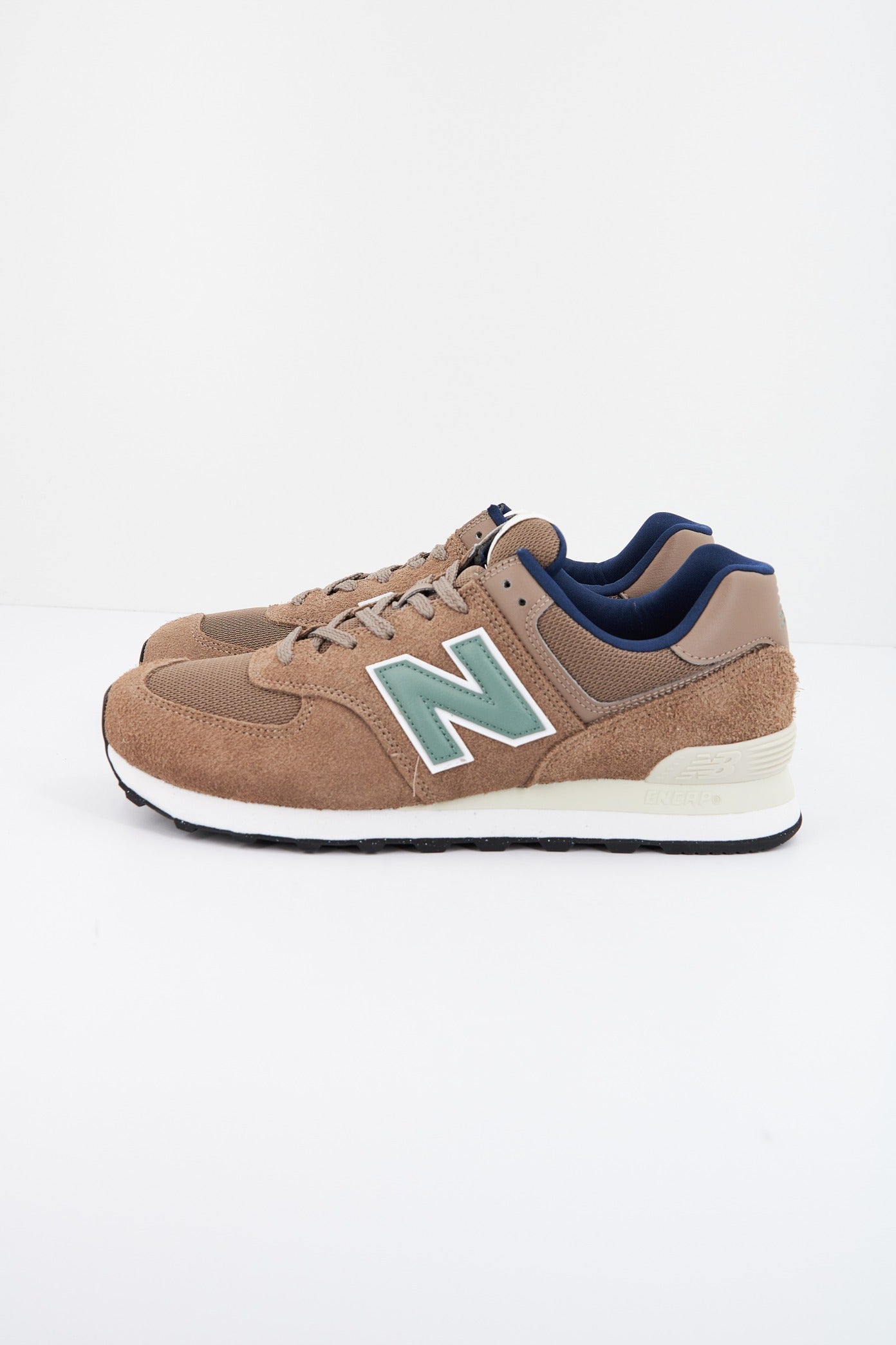 NEW BALANCE U SBB en color MARRON  (1)