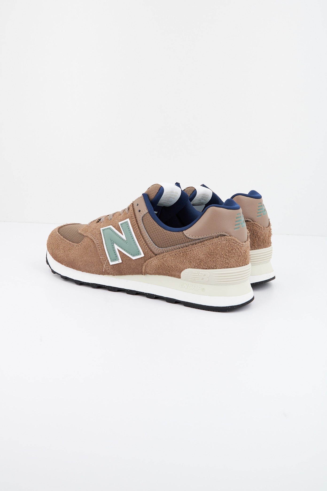 NEW BALANCE U SBB en color MARRON  (3)