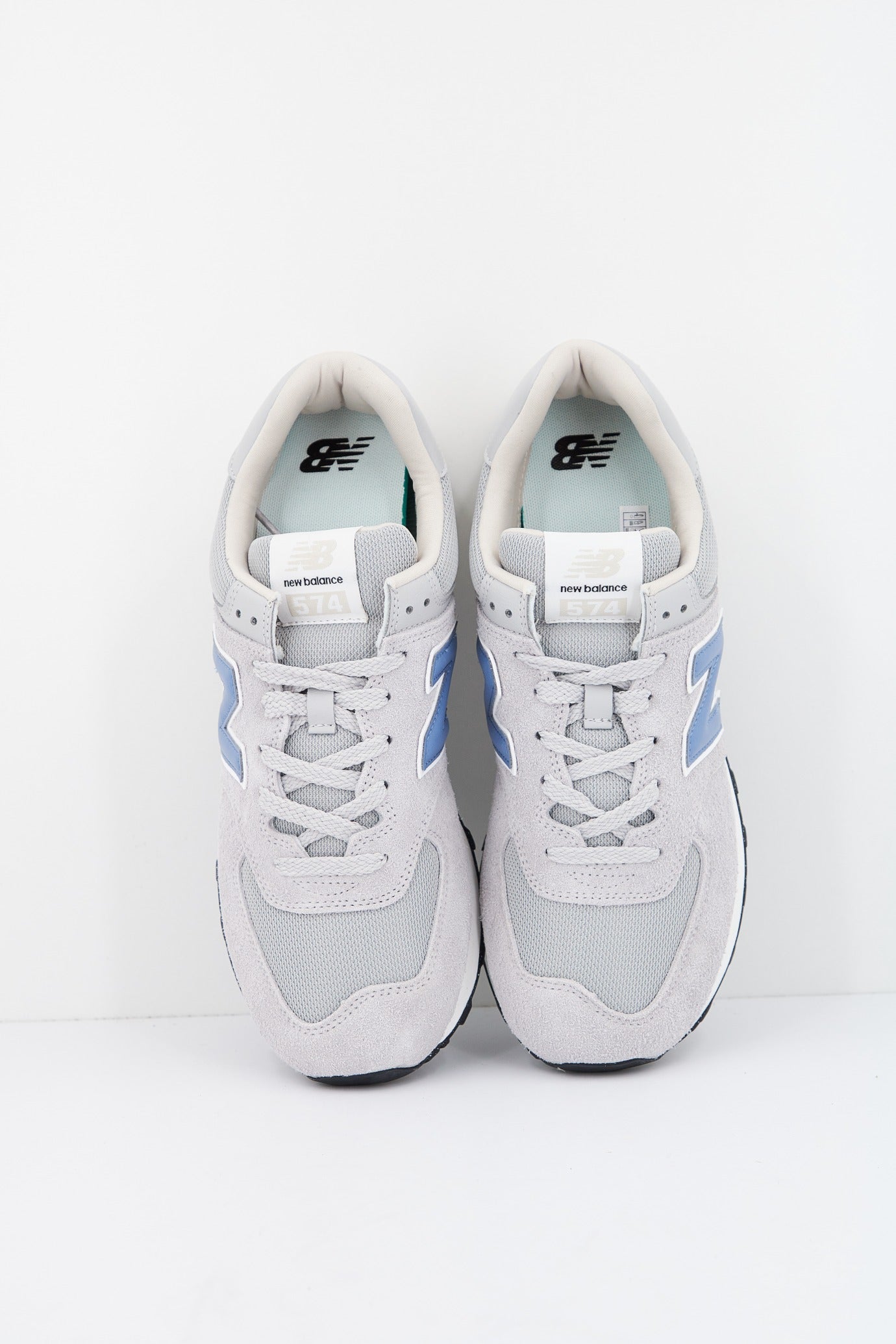 NEW BALANCE U SGB en color GRIS  (2)