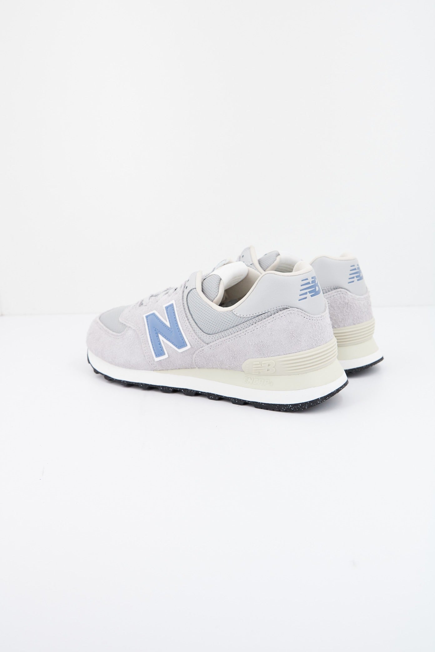 NEW BALANCE U SGB en color GRIS  (3)