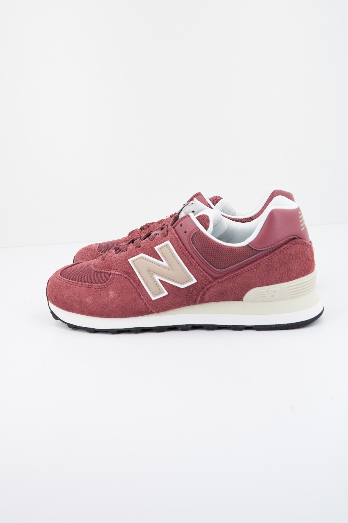 NEW BALANCE U SMB en color ROJO  (1)