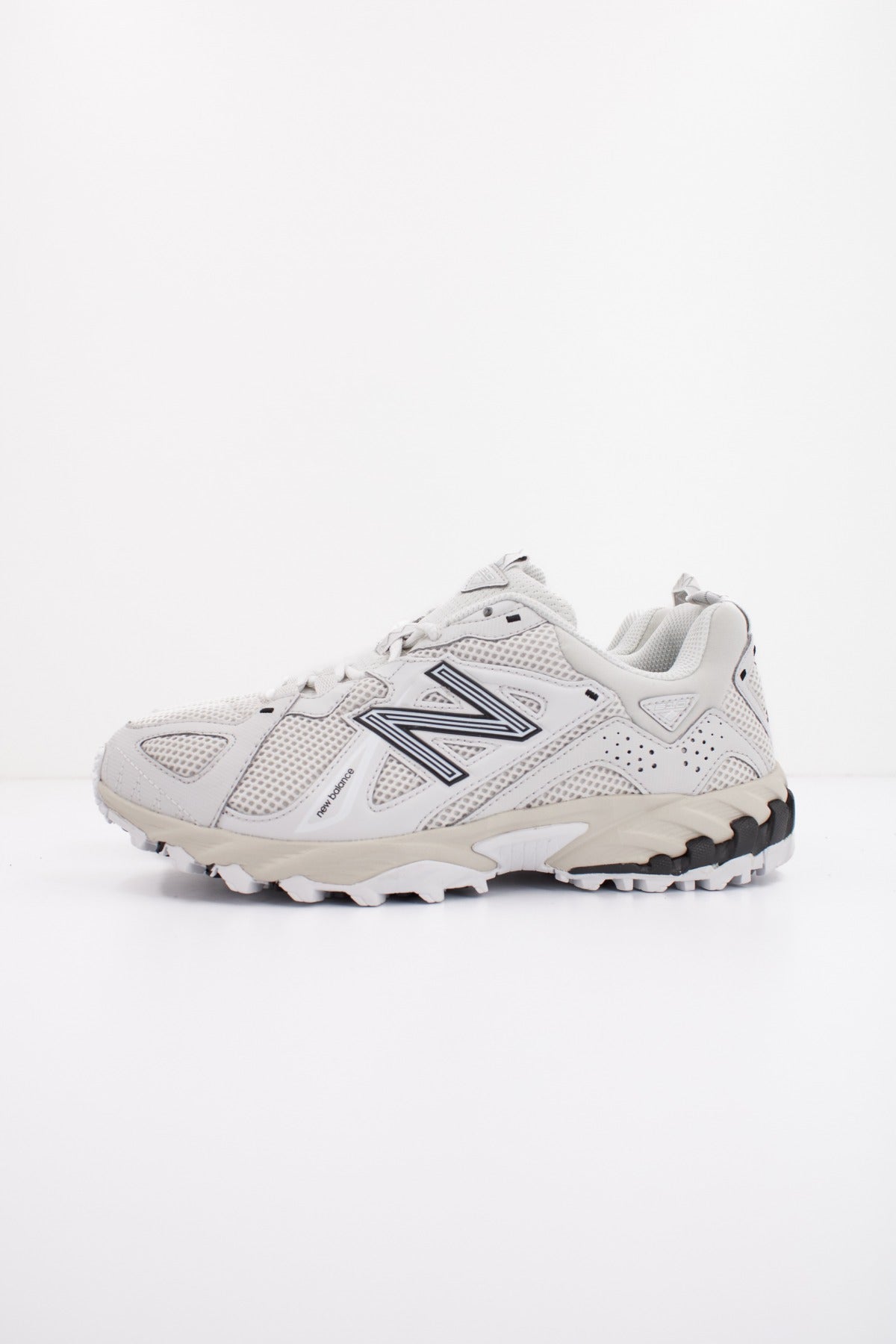 NEW BALANCE ML TBA en color BLANCO  (1)