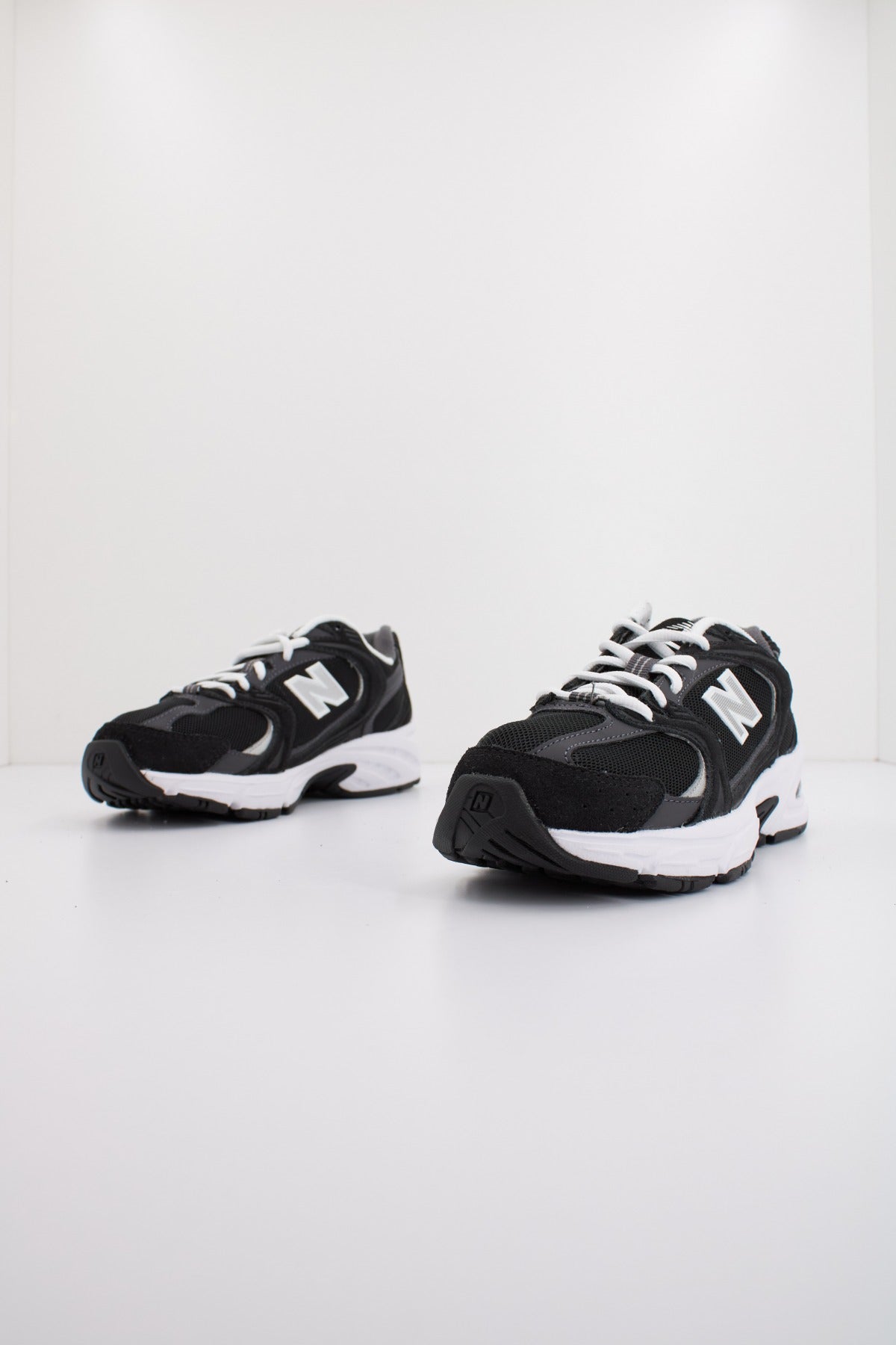 NEW BALANCE MR CC en color NEGRO  (2)