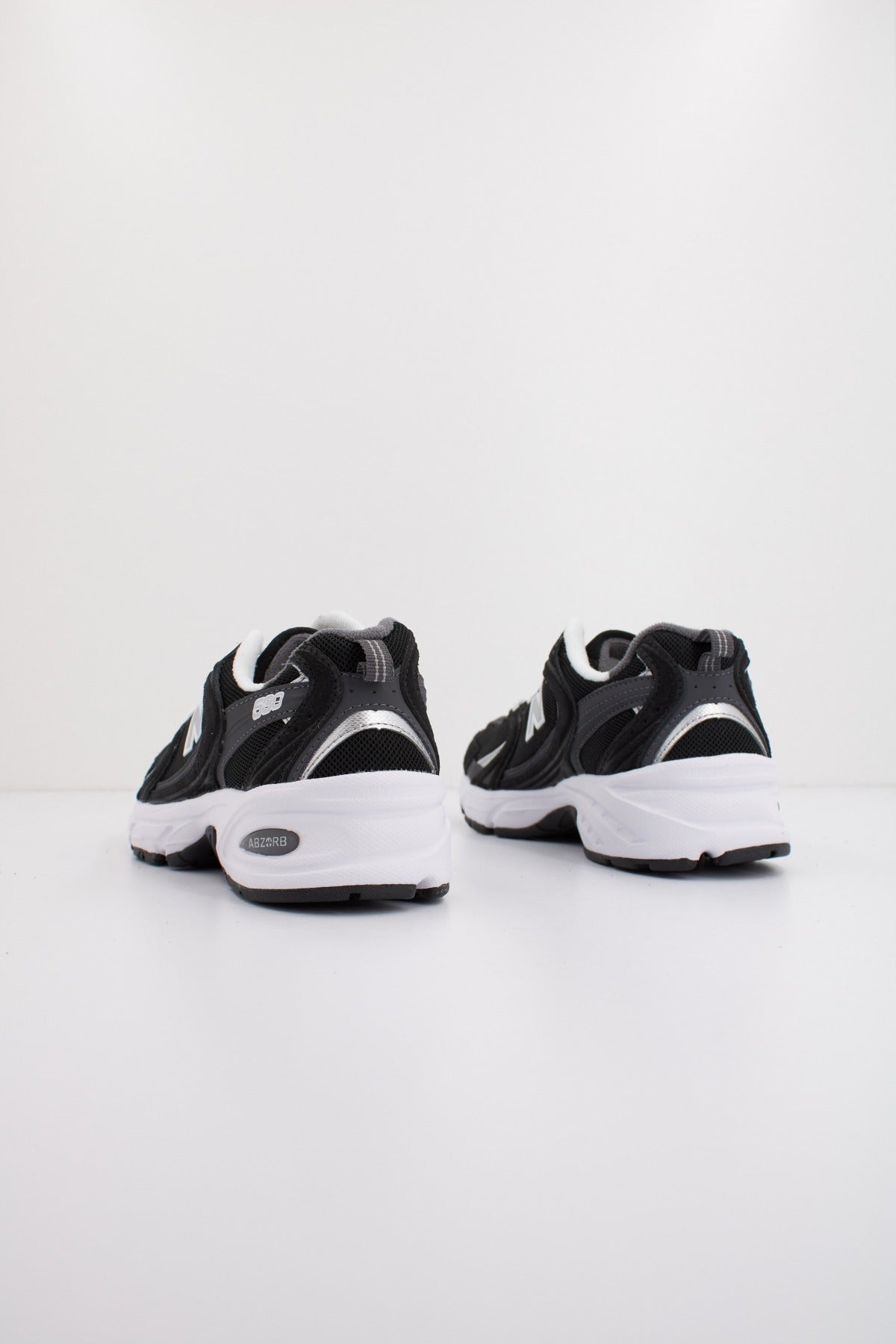 NEW BALANCE MR CC en color NEGRO  (3)